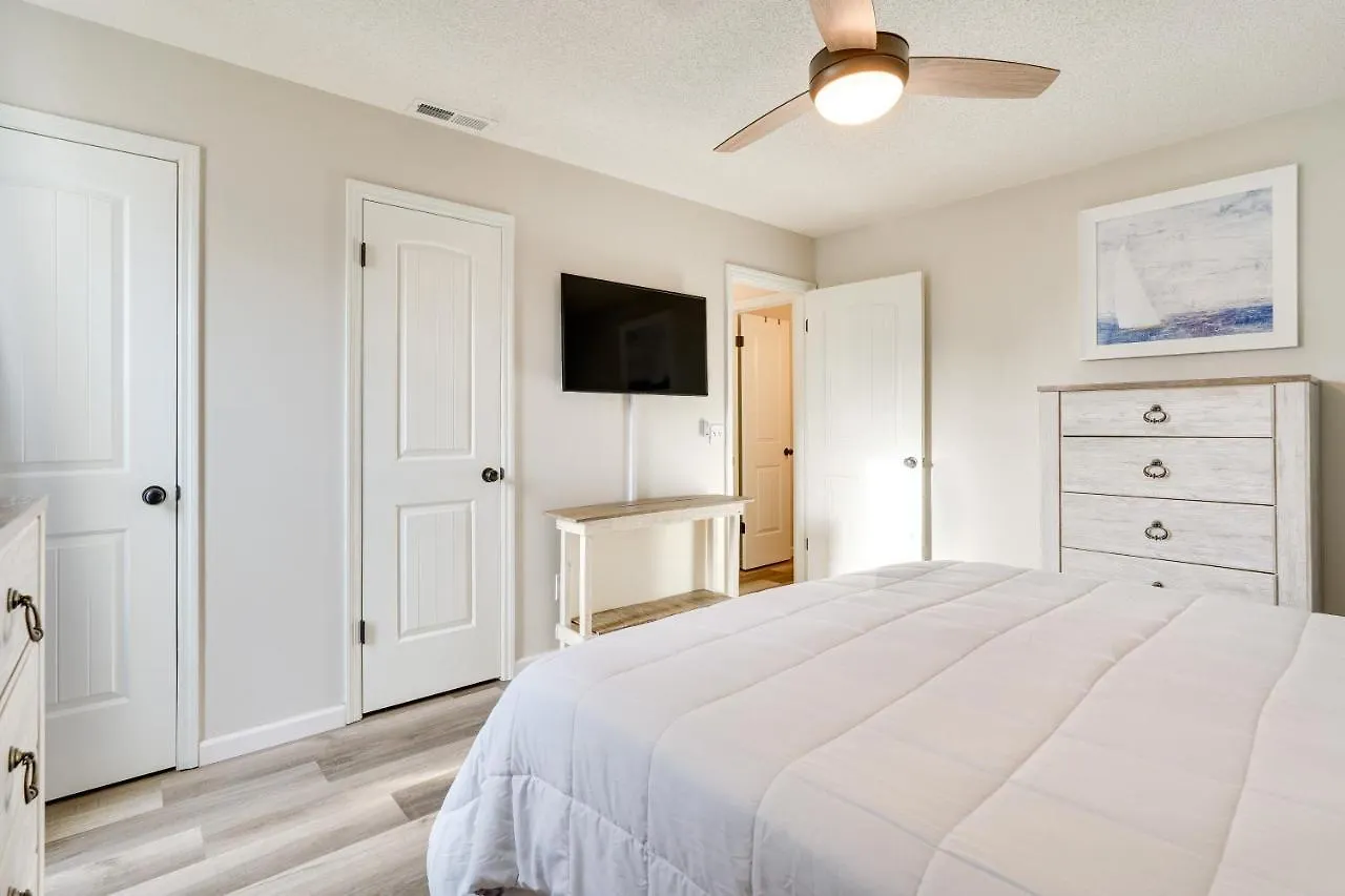 Pcb Resort Condo With Pool And Hot Tub Walk To Beach! Panama City Beach 0*,  ABD